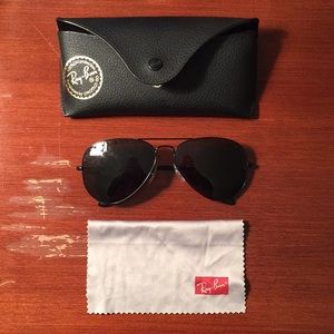Ray Ban Aviator black practically new
